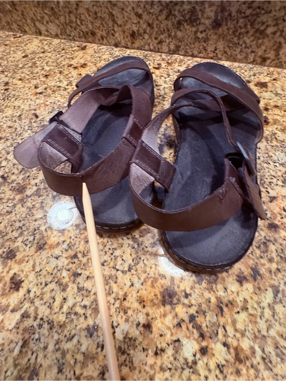 Chaco Tornado Wayfarer Dark Brown Sandals Women’s Size 9 READ Strap Damage